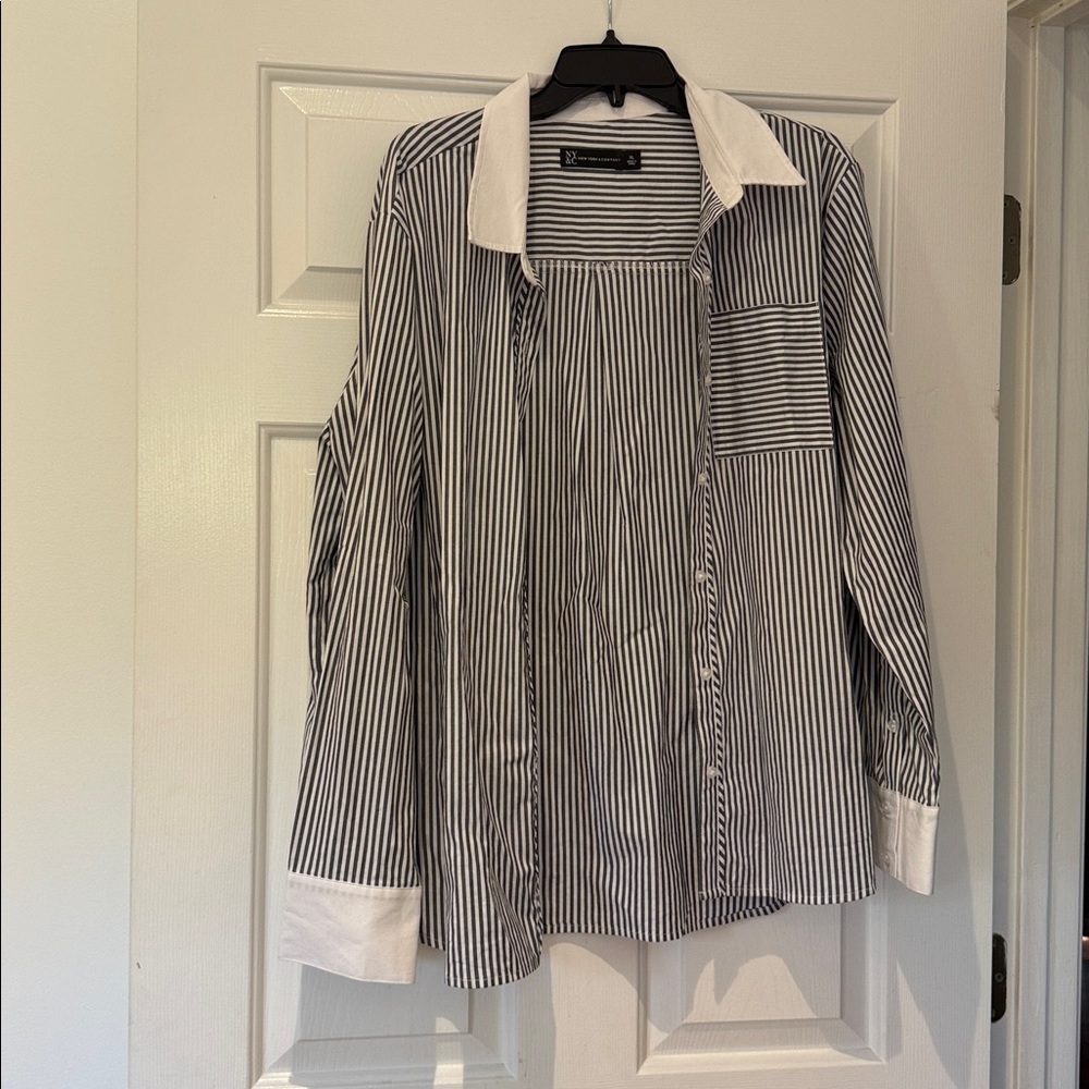 NewYork & Company Black/White Long Sleeve Button